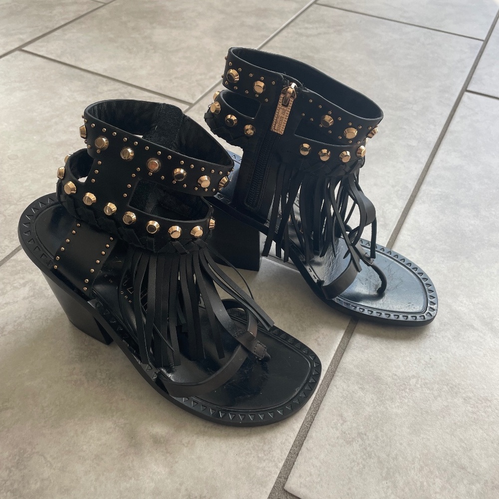 IVY KIRZHNER Black Leather Fringe Gold Studded Thong Block Heel Size 8